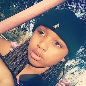 Meet your Posher, Maya